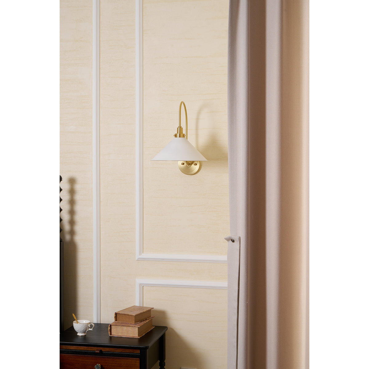Clivedon Metal-Shade Wall Sconce