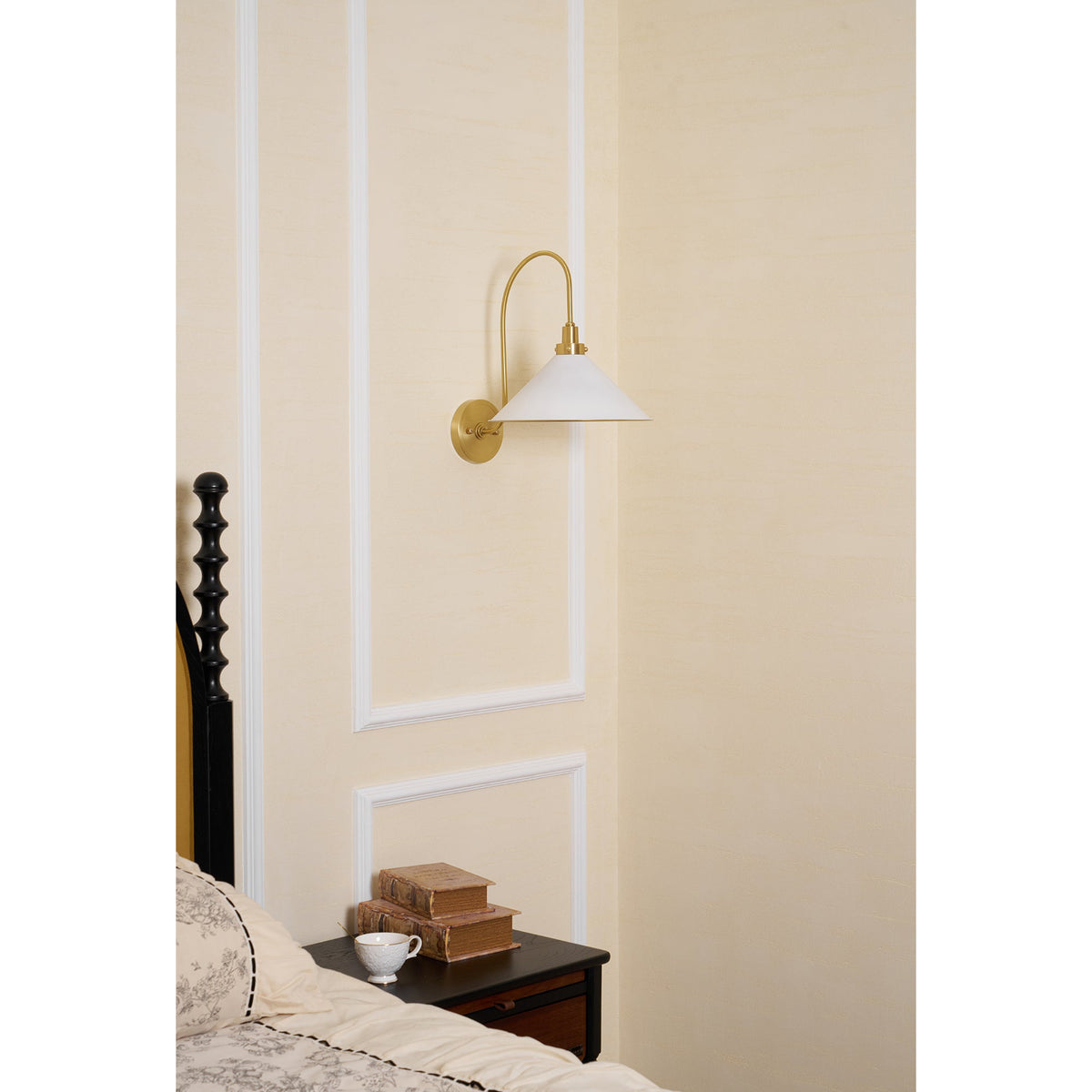 Clivedon Metal-Shade Wall Sconce