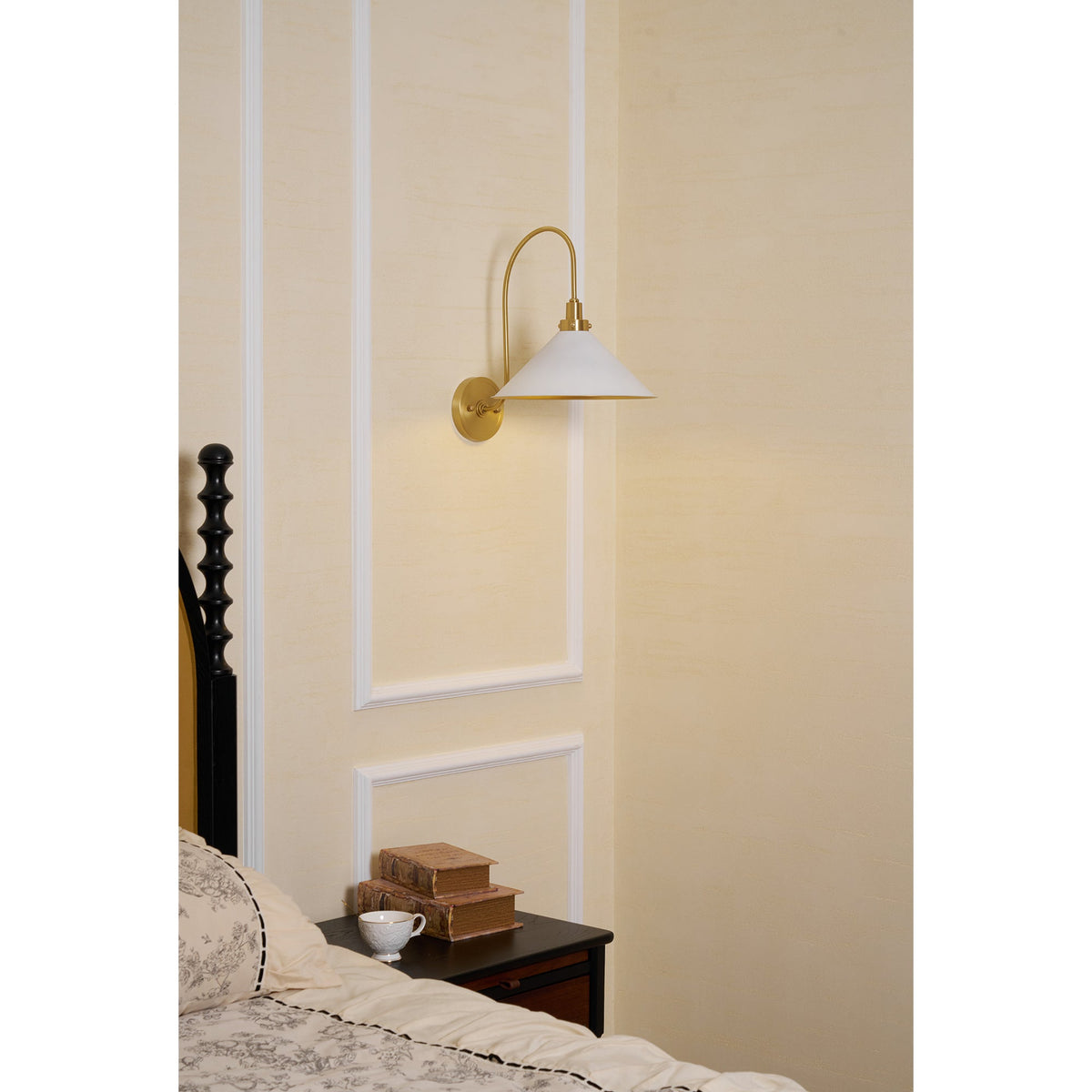 Clivedon Metal-Shade Wall Sconce