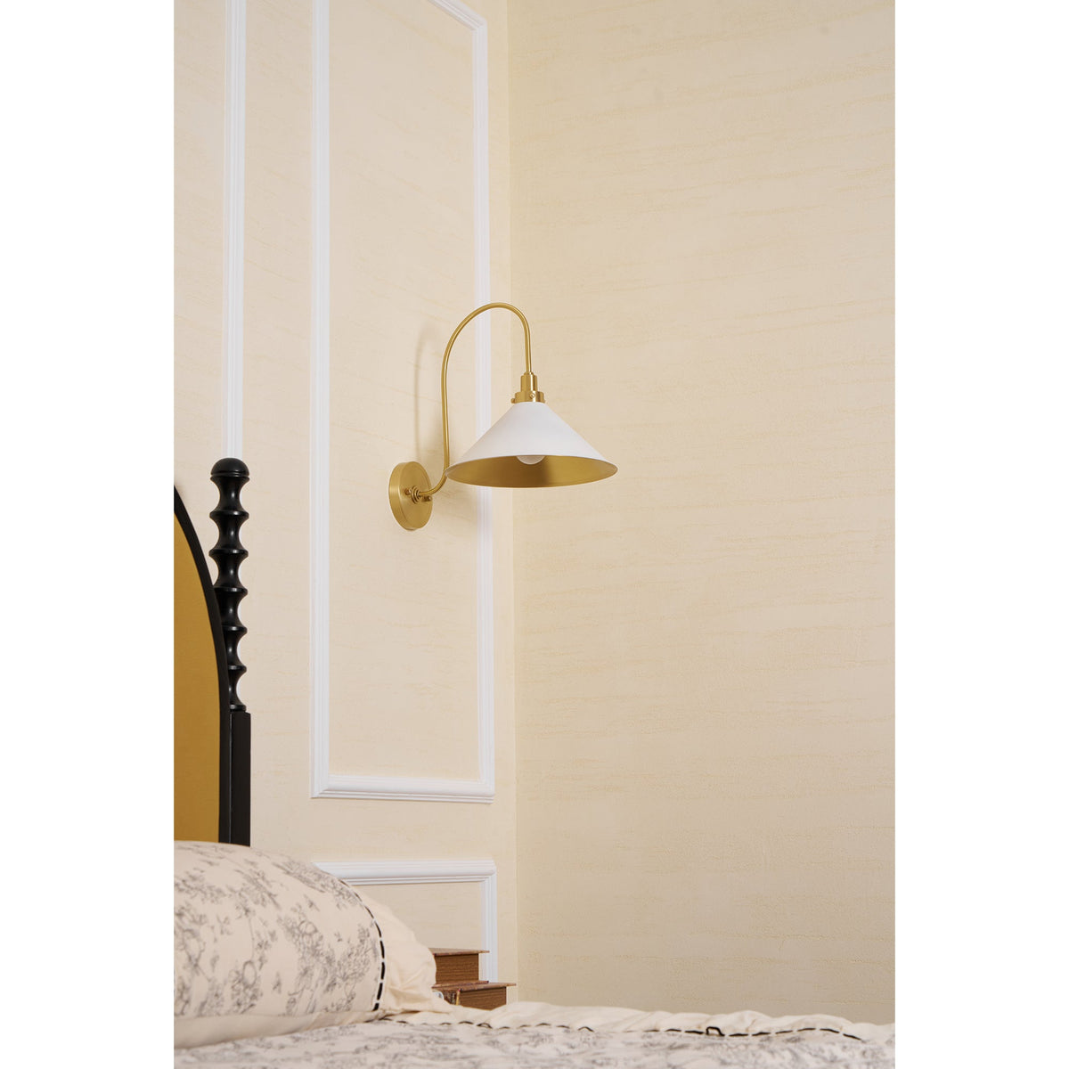 Clivedon Metal-Shade Wall Sconce