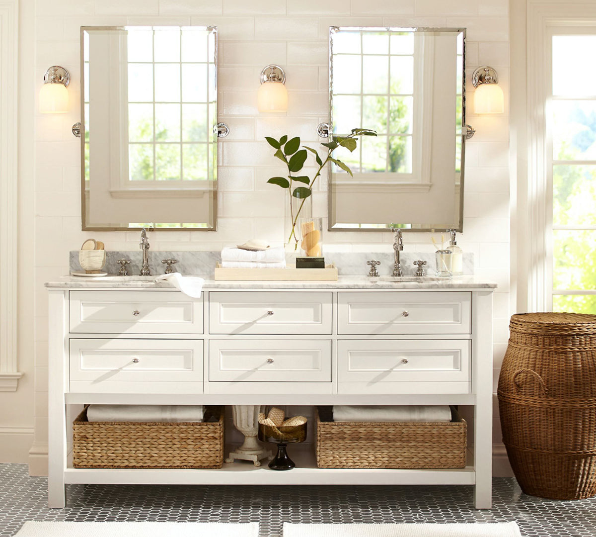 Chart Short-Arm Vanity Sconce