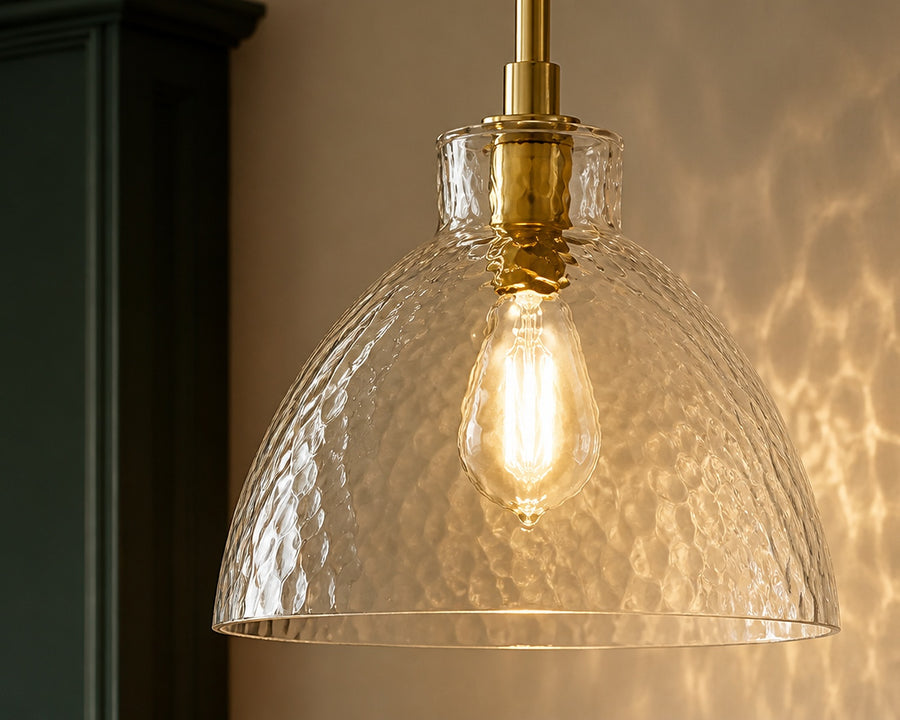 Close view of the hammered glass texture